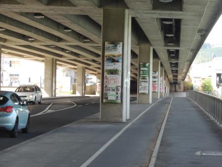 Dvoetažni most-stebri